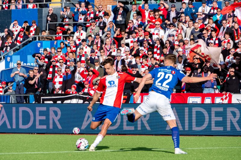 FØRSTE LYN-MÅL: Her setter Mathias Johansen sesongens første scoring. FOTO: Leander Falkenberg.