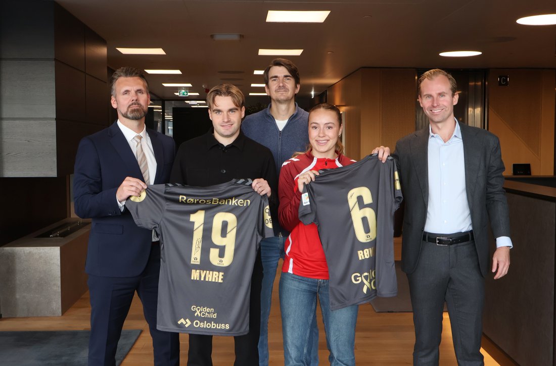 Södeberg &amp; Partners Wealth Management er stolte partnere av både GoldenChild og Lyn. Her ved overlevering av draktene. Foto: LYN